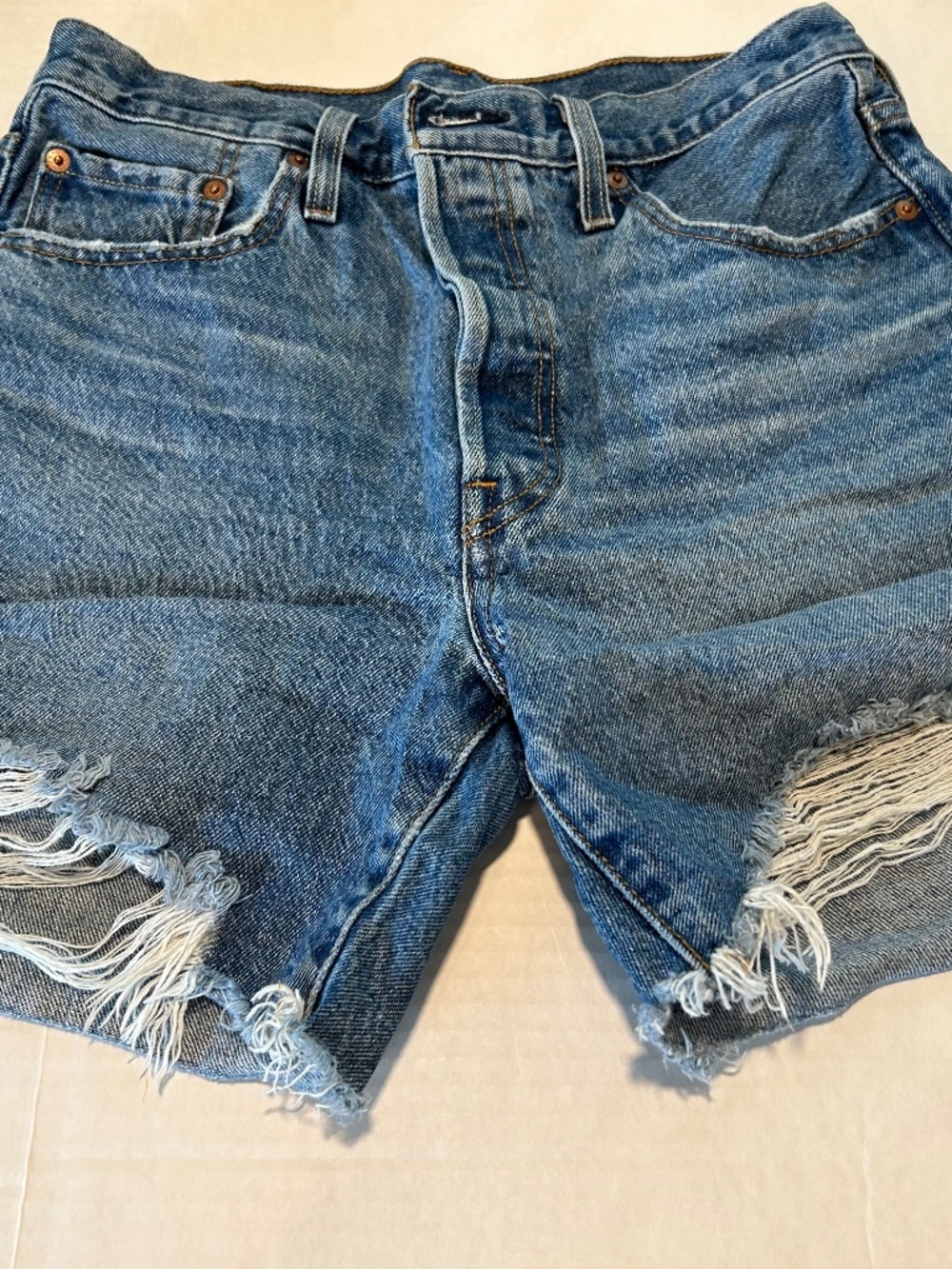 Levi Womens 501 jean shorts size 29